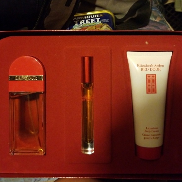 Elizabeth Arden RED door - Picture 2 of 2